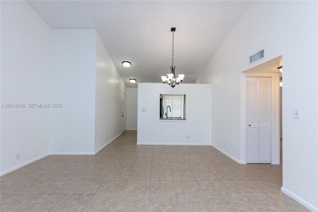 Foto del edificio - 717 Gardens Dr