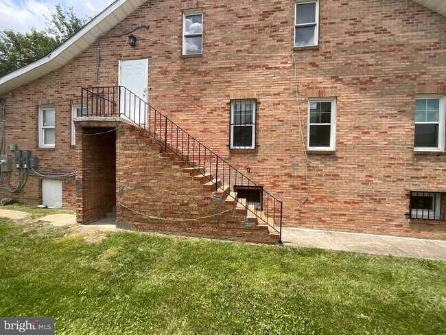 Building Photo - 4009 Elderon Ave