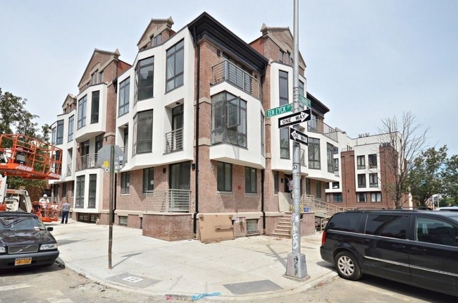 Building Photo - 185 Leonard St