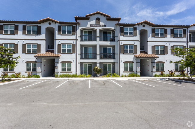 Building Photo - Venetian Apartments