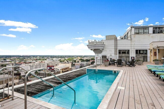 Building Photo - 925 Common St