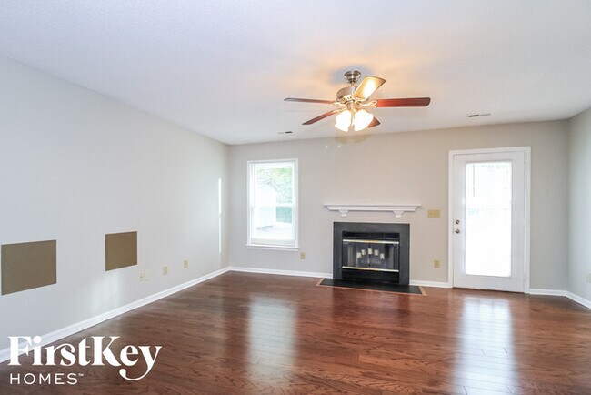 Foto del edificio - 5909 Running Ridge Rd