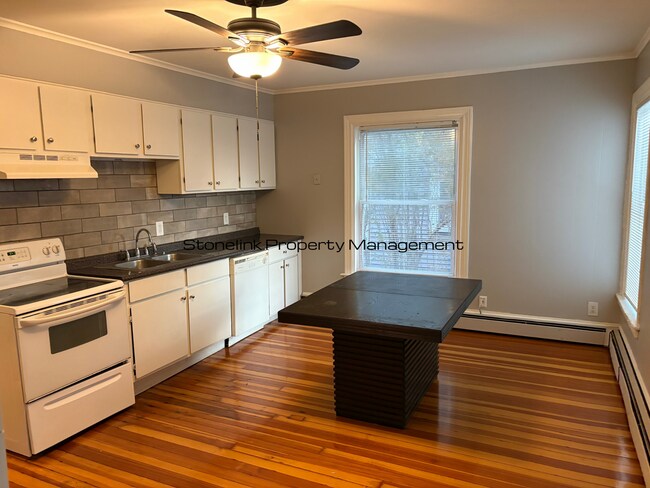 Foto del edificio - *687 Charles Street