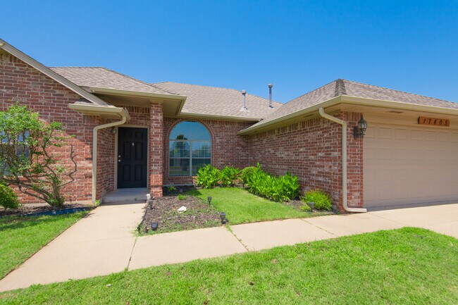 Foto del edificio - 17405 Bronze Ln