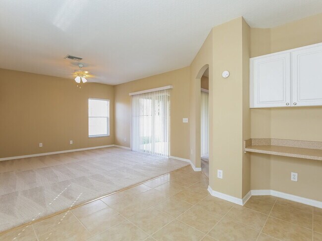 Building Photo - 8727 Persea Ct
