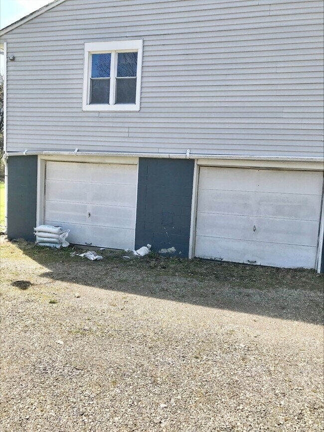 646 Woodland St SW Unit C, Hartville, OH 44632 Apartments in Hartville, OH