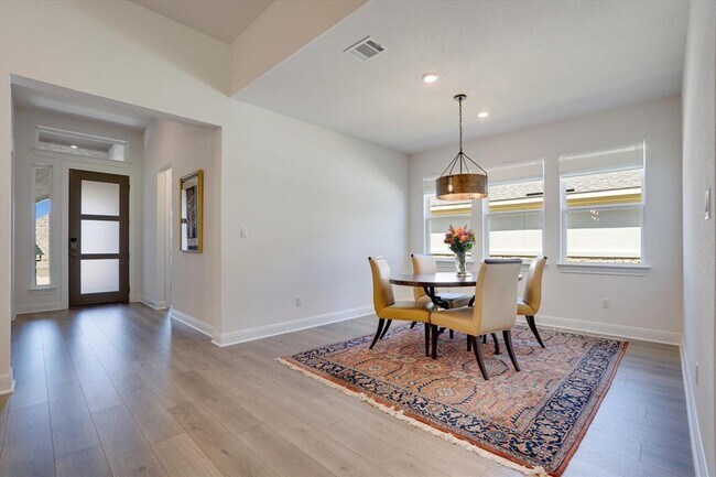 Foto del edificio - 916 Pear Tree Ln