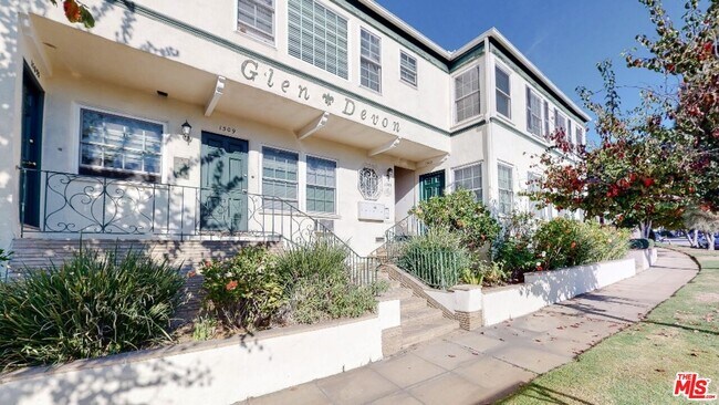 Foto del edificio - 1303 Devon Ave