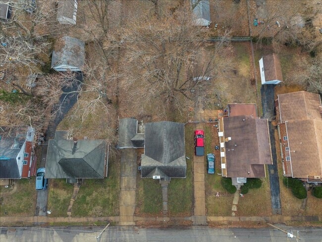 Building Photo - Section 8 Welcome !  Spacious 3 Br / 1 BA Home For Rent in Ferguson