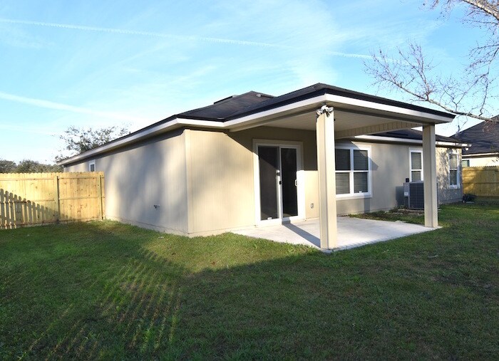 Building Photo - Come See this 4/2 Home on the NORTHSIDE