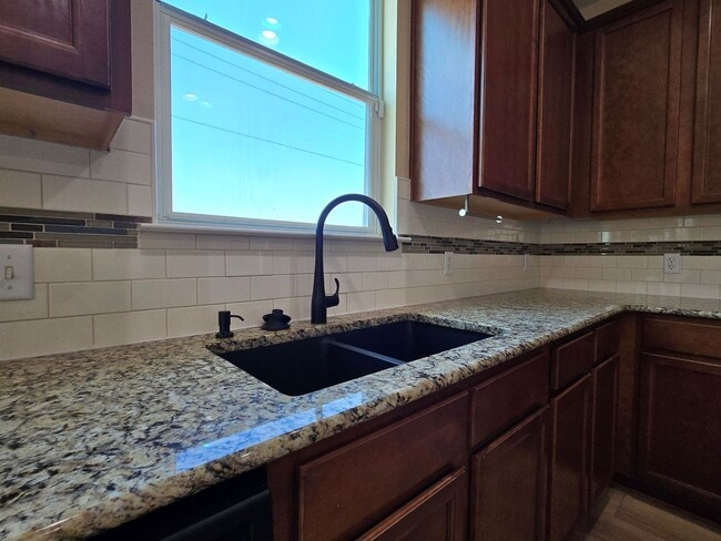 Building Photo - RENT REDUCTION & NEW IN MANAGEMENT - AVAIL...