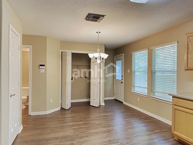 Foto del edificio - 3413 Stratford Dr