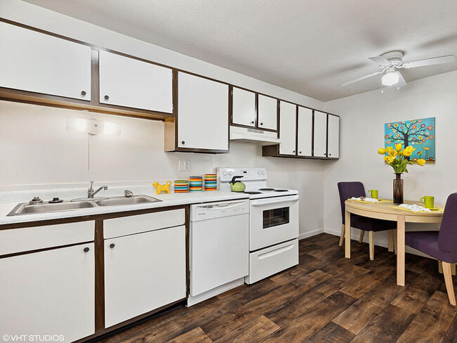 Fully-Equipped Kitchen with Appliances - Meadowrun Apartments