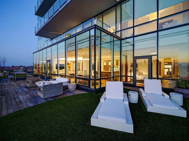 Foto del edificio - 300 International Drive