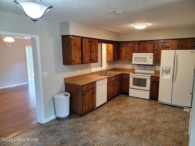 Building Photo - 234 Dogwood Dr
