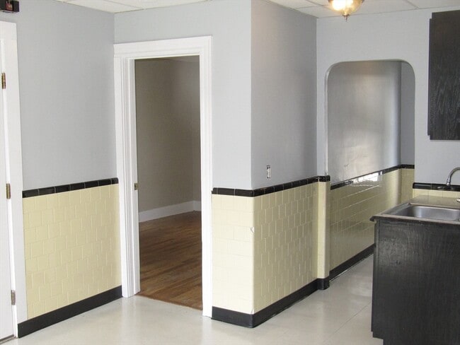 Building Photo - 2 Sturgis St