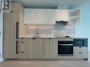 Building Photo - 252 Church St