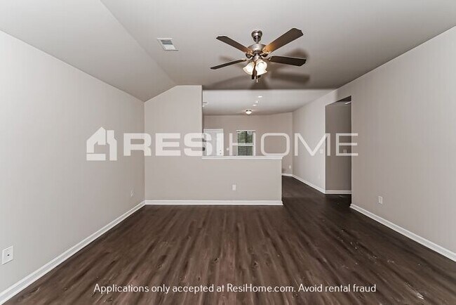 Building Photo - 405 Americana Dr