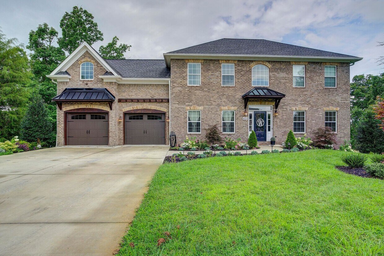 Primary Photo - 455 Ridgeview Meadows Dr