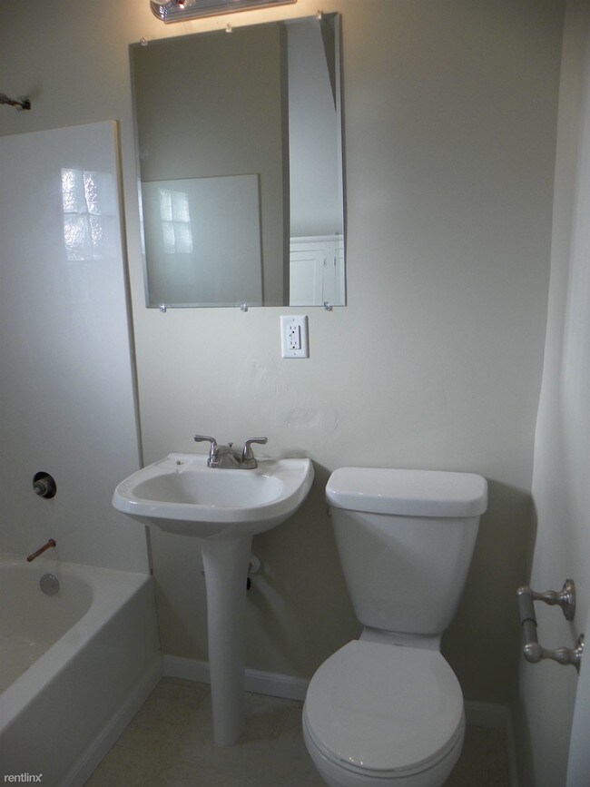 Building Photo - 4 br, 2 bath House - 990 3rd Street E