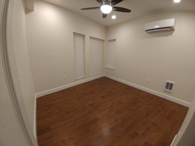 Spacious Bedroom - 520 N 15th St
