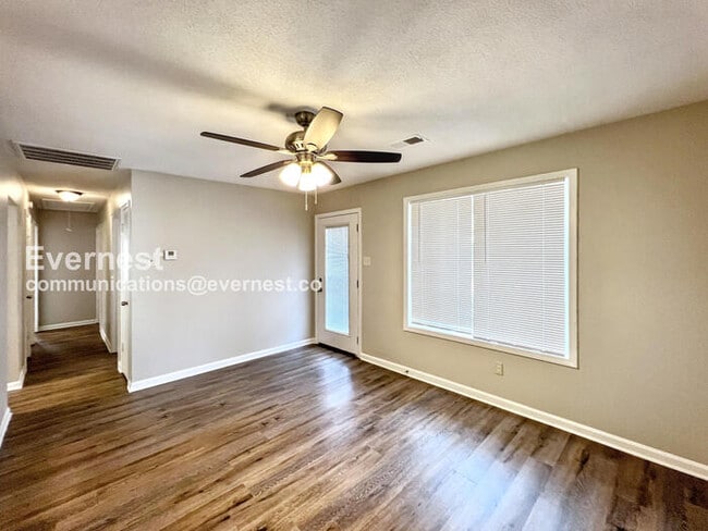 Building Photo - 1582 Custer Dr