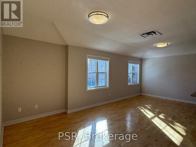 Building Photo - 6 Sutherland Dr