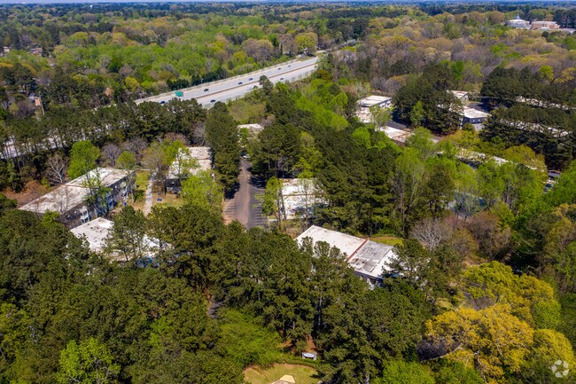 Foto aérea - Creekside Forest Apartments