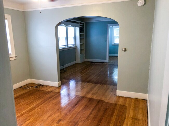 Dining Area - 134 Mack Ave NE
