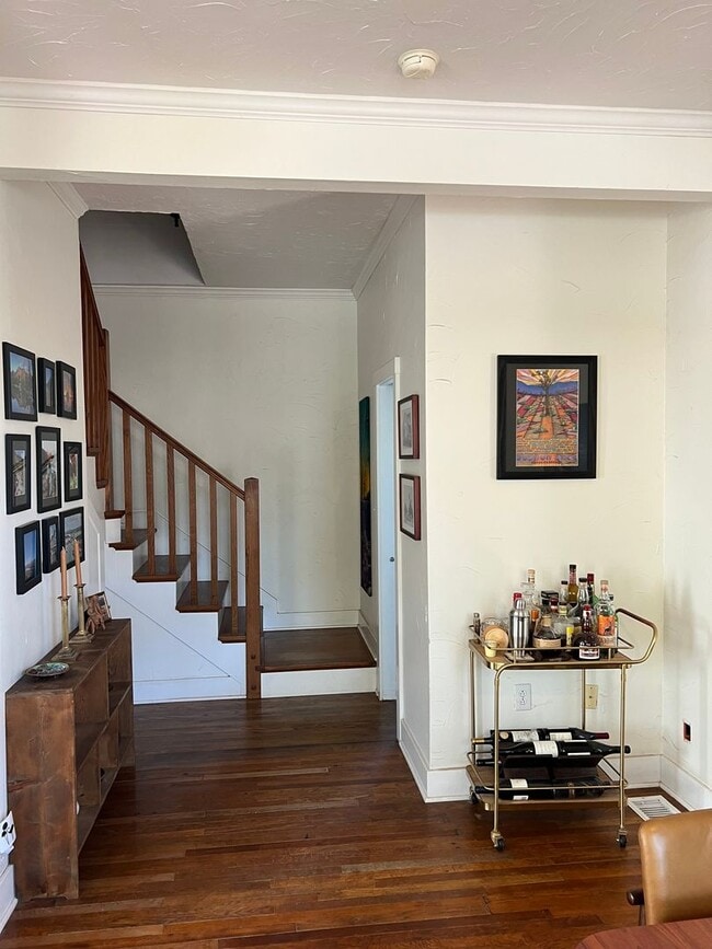 Building Photo - Downtown Santa Barbara 3 Bedroom