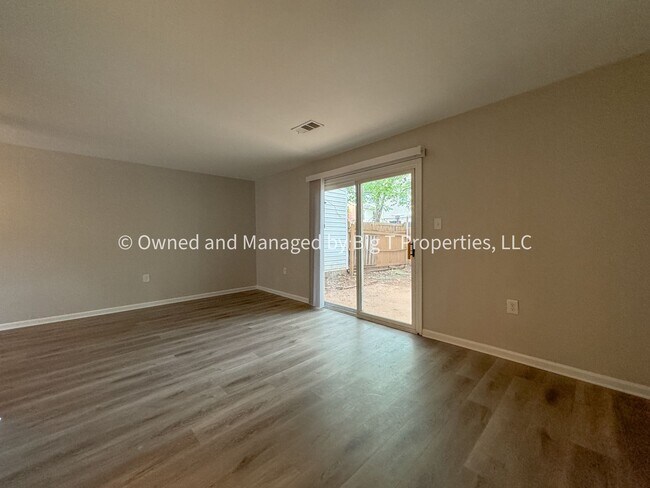 Building Photo - 3bd/2.5ba Townhome in Manassas Available!