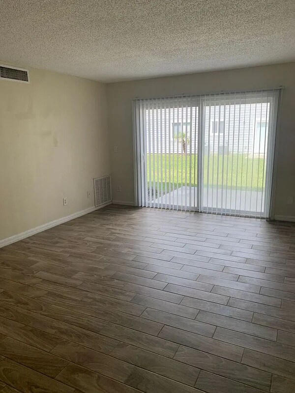 Foto del edificio - 1050 Wayne Ave