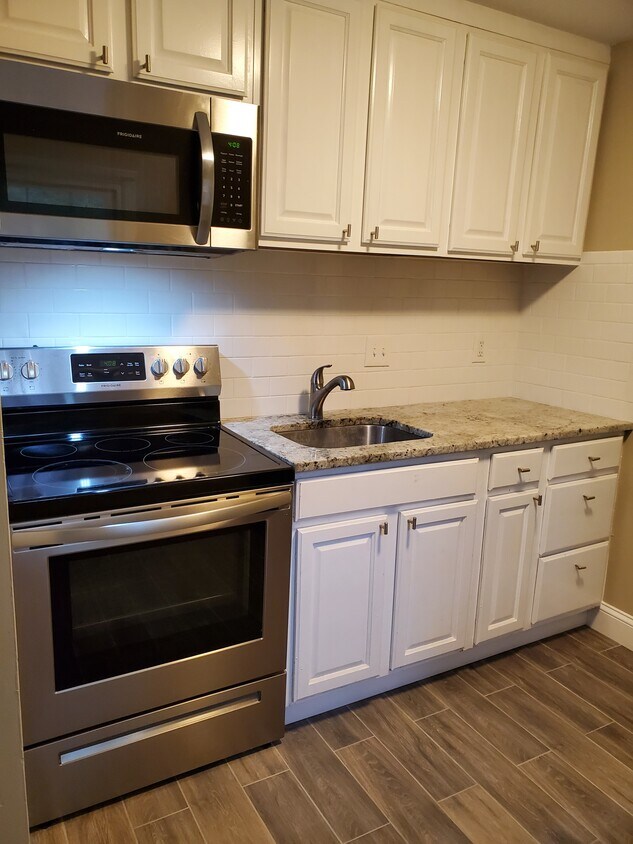 239 Old Farms Rd Unit 17D, Avon, CT 06001 Apartments in Avon, CT