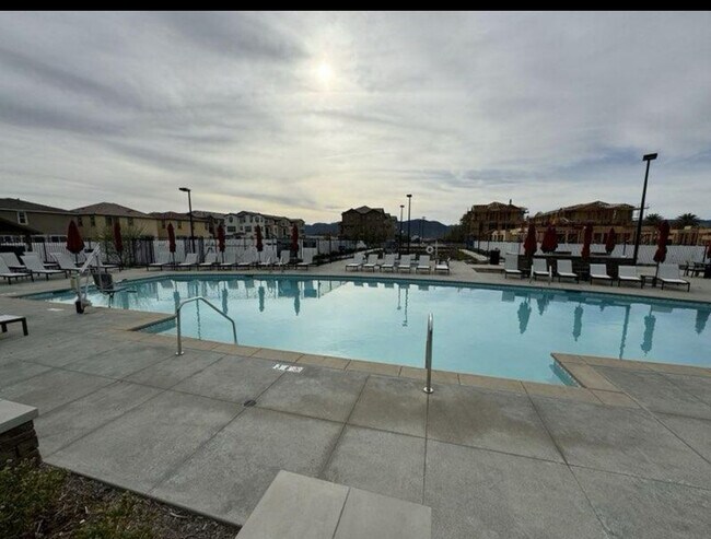 Foto del edificio - 40310 Melrose Dr