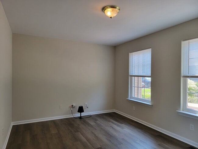 Building Photo - 13 Weiser Ct