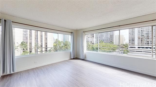 Building Photo - 2547 Ala Wai Blvd