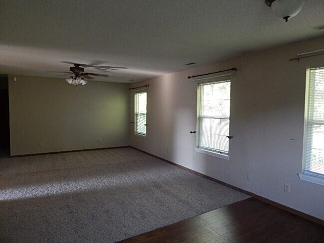 Building Photo - 6010 Rocky River Dr