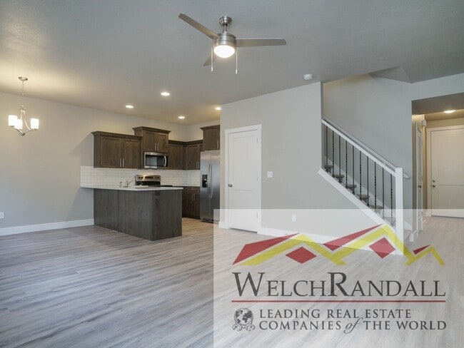 Building Photo - 3 Bed 2.5 Bath West Haven Town Home