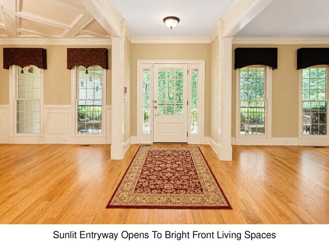 Foto del edificio - Three Levels. Two Kitchens. Seven Bedrooms. Endless Possibilities.