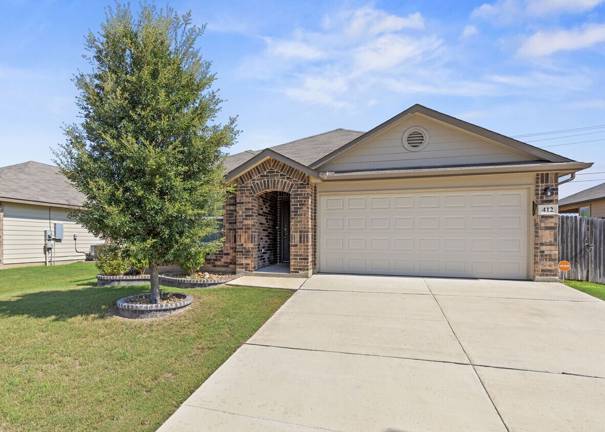Primary Photo - "4-Bedroom Haven in Cibolo with Spacious L...