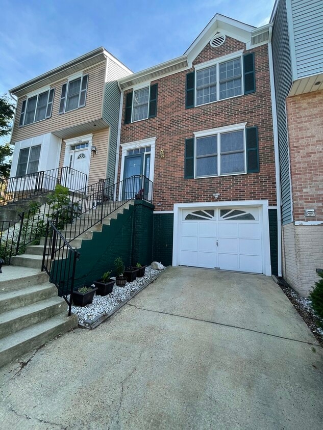 Stately 3Level Brick Townhome 3/Bedrooms,... Townhome Rentals in