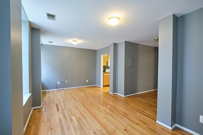 Building Photo - 1441 Spring Rd NW