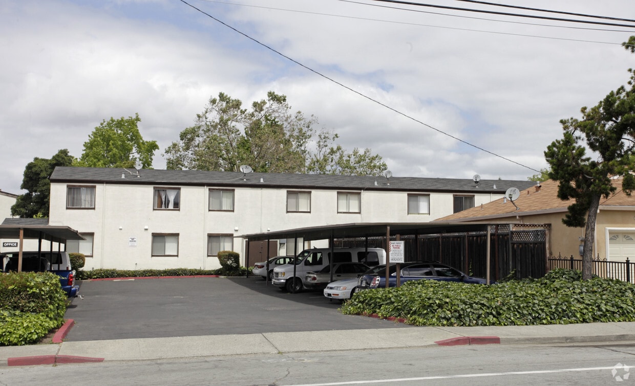 Building Photo - Leandro Greens Apartments