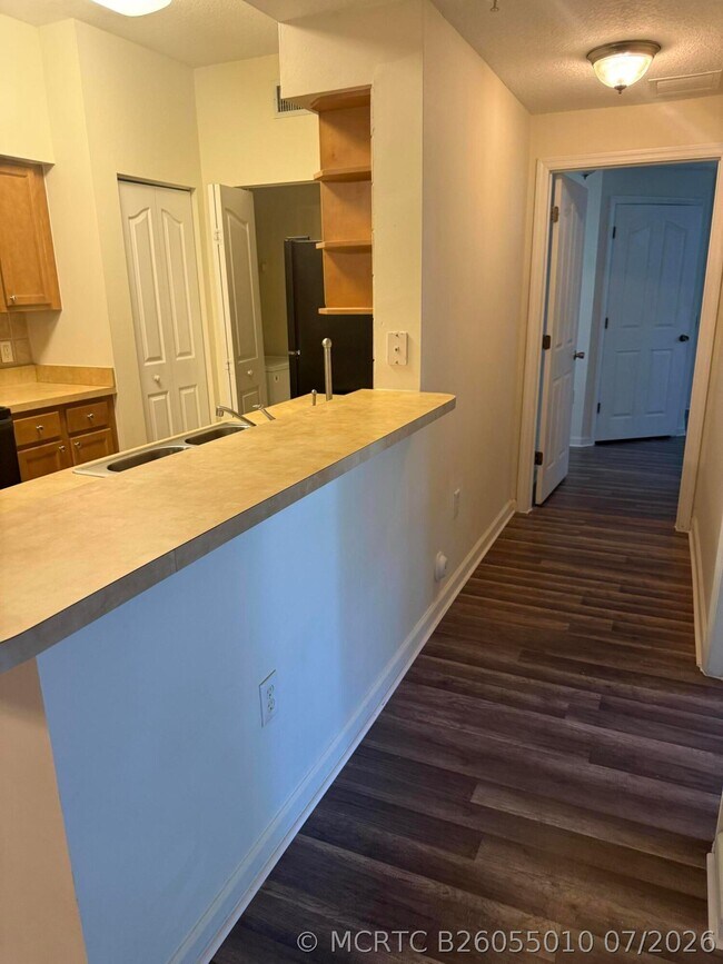 Building Photo - 9901 Baywinds Blvd