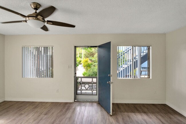 Building Photo - Fantastic one bedroom apartment just a blo...