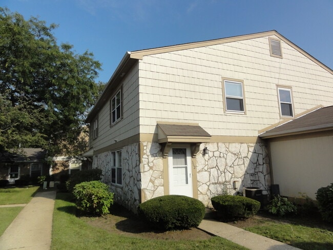 Building Photo - 362 Farmington Ln