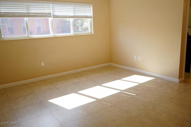 Building Photo - 10701 SW 77th Ct