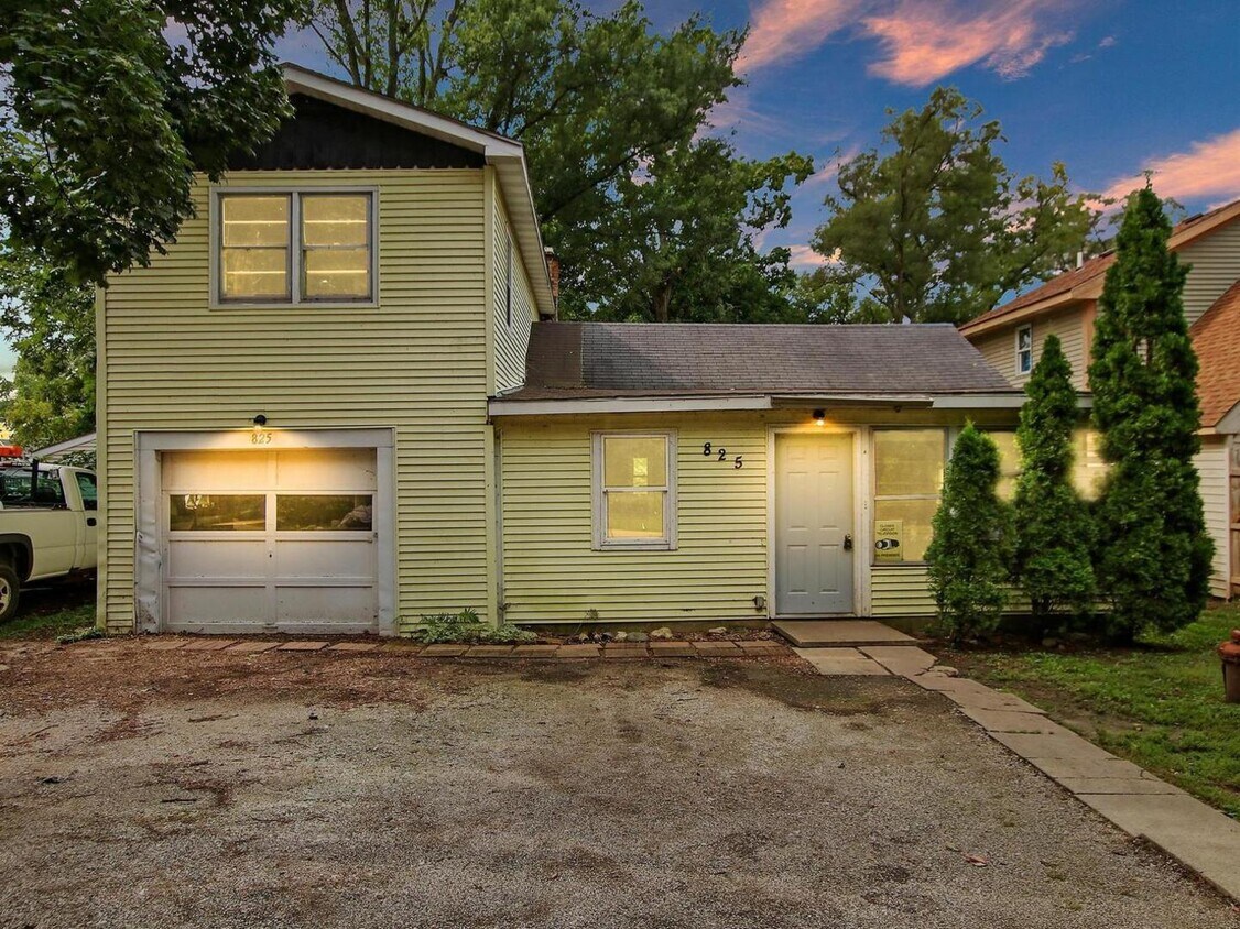 825 Plymouth Ln, McHenry, IL 60051 House Rental in McHenry, IL