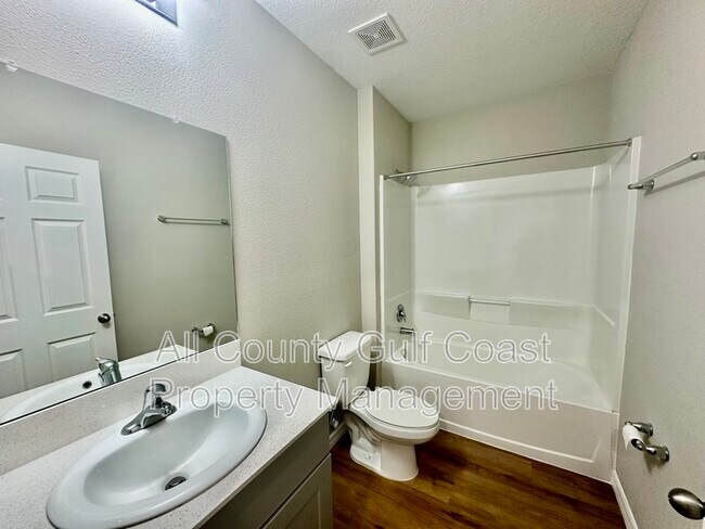 Building Photo - 12832 Oak Hill Way