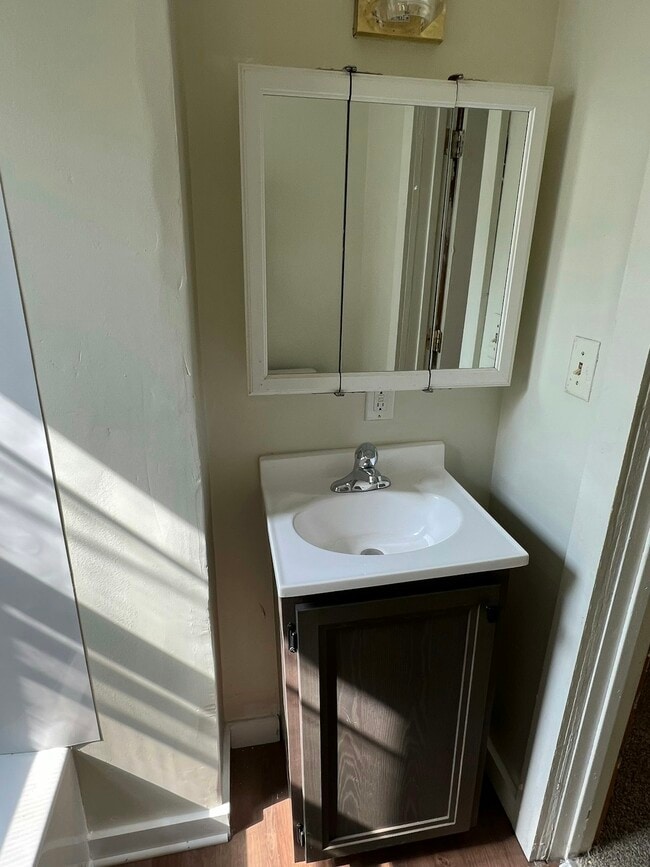 Building Photo - 414 Woodlawn St SE